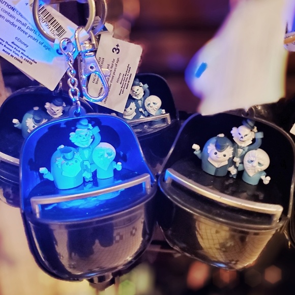 DISNEY PARKS HAUNTED MANSION HITCHHIKING KEYCHAIN - Picture 2 of 6